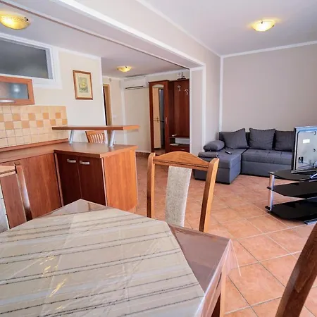 Kristijana 3* Crveni Vrh
