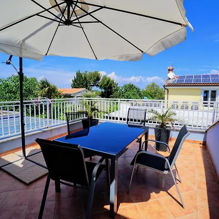 Kristijana Guest house 3*